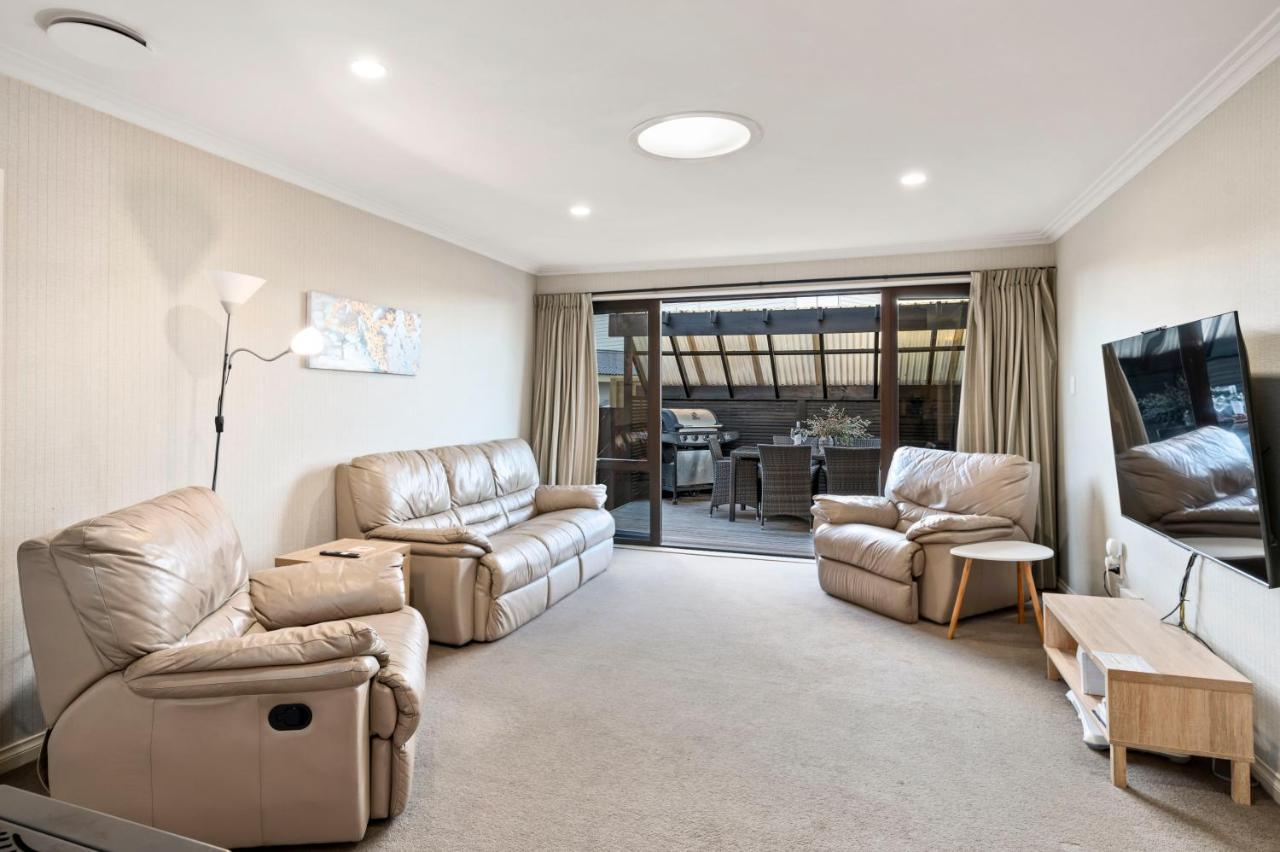 Taupo Escape - Rainbow Point Holiday Home Экстерьер фото