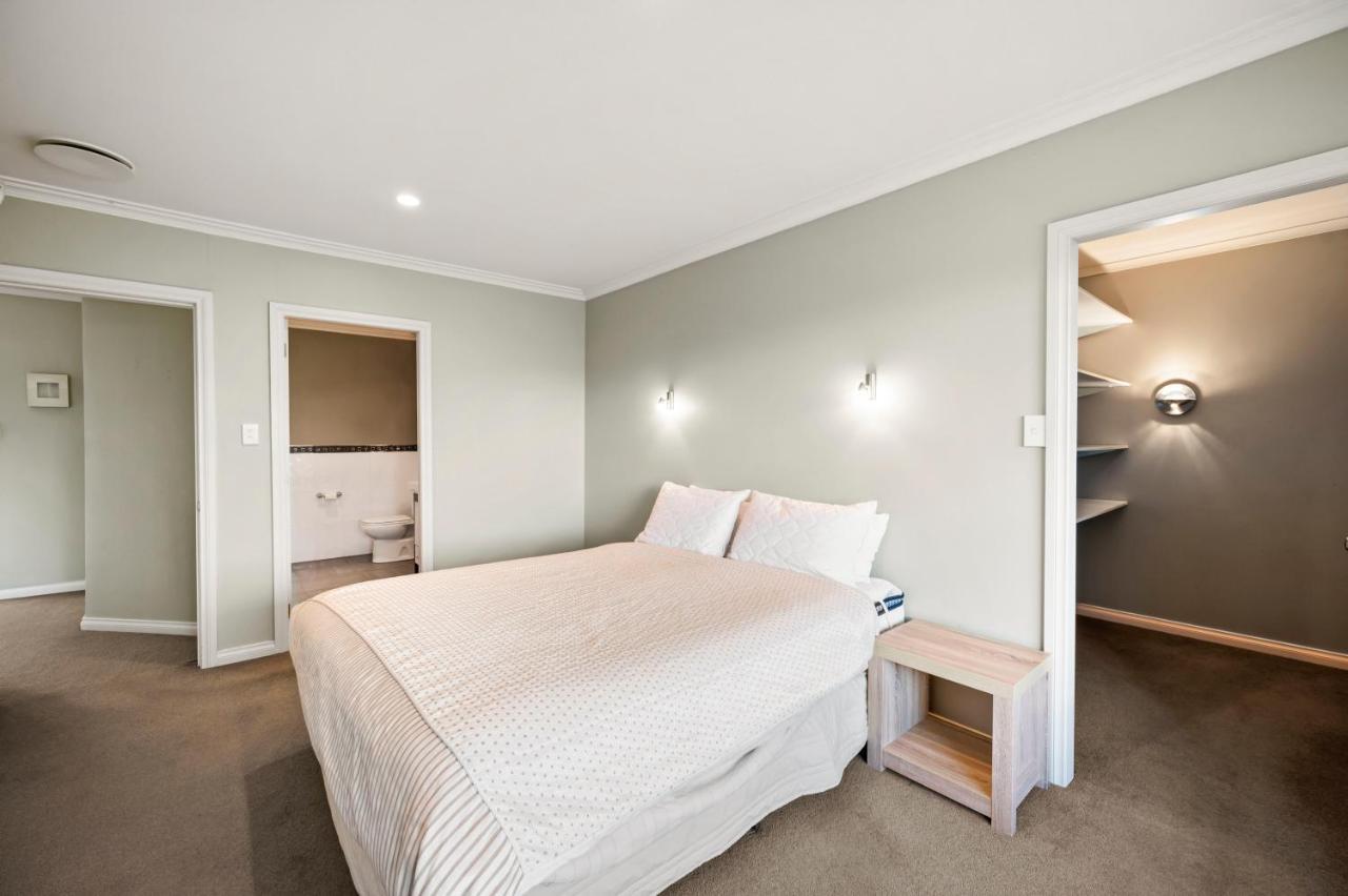 Taupo Escape - Rainbow Point Holiday Home Экстерьер фото