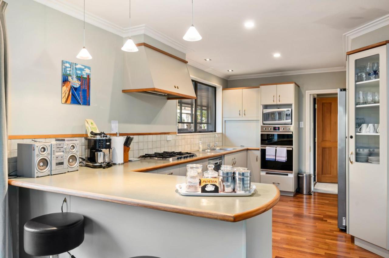 Taupo Escape - Rainbow Point Holiday Home Экстерьер фото