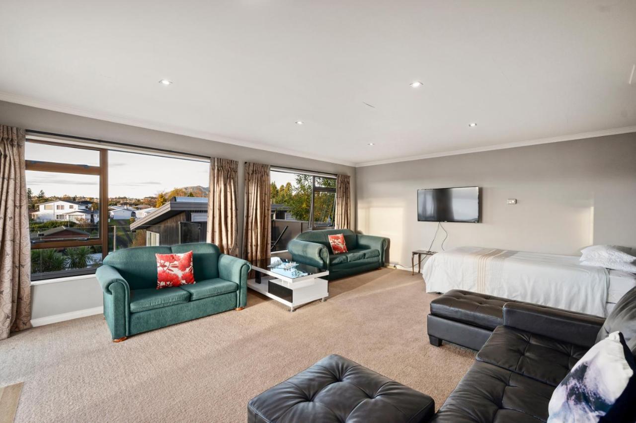 Taupo Escape - Rainbow Point Holiday Home Экстерьер фото